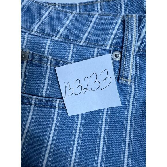 GAP Women’s Denim 5" Shorts Size L Light Wash Stripes Blue White See Description - Picture 10 of 10